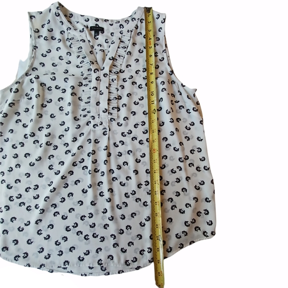 TALBOTS Sleevless Shell Vneck Ruffle Front - Picture 9 of 12